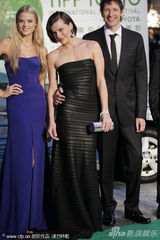 组图：《三个火枪手》开幕东京 乔沃维奇美艳亮相