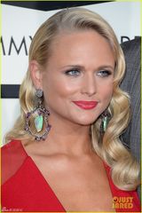 组图：村夫布雷克亮相 米兰达-兰伯特胸门大开