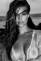 组图：甜心超模妮娜海滩写真 透视装湿身激凸