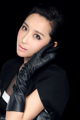 组图：杜若溪黑色魅惑写真 尽展优雅妩媚气质