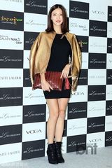 组图：孔孝真CL等助阵时装周 李秀赫亮相T台