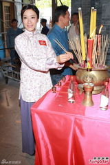 组图：马浚伟回TVB拍剧 与杨怡合演一对