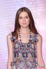 组图：官恩娜换男友转香水 陈嘉桓新片演援交女