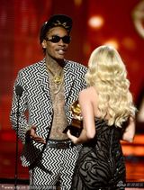 组图：凯莉安德伍德囊获乡村歌手乡村歌曲两奖