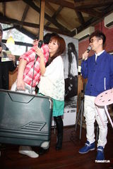 组图：宇珩相隔四年发专辑 马来帮光良戴佩妮祝贺