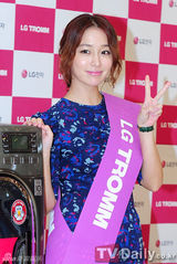 组图：韩星李珉廷亮相粉丝签名会 气质脱俗