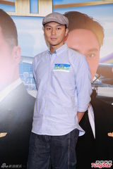 组图：张智霖吴卓羲现身《冲上云霄2》收视庆功