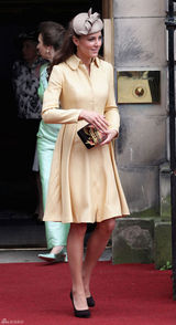 组图：威廉王子晋封王妃现身笑容甜美