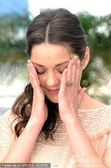 组图：《锈与骨》发布会 歌迪亚遭马提亚斯揩油