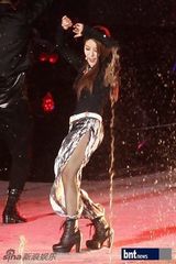 组图：SM巡演SJ少时等火辣劲爆 现场玩变装