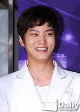 组图：朱元再演音乐剧《Ghost》 IVY性感亮相