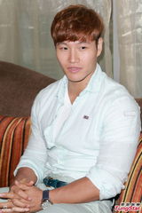 组图：金钟国想邀刘德华上《跑男》放话要结婚