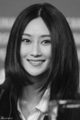 高清图：龙女郎林鹏闪耀柏林 受成龙力捧大显风范