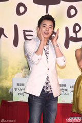 组图：陈意涵封台版金泰熙暗爽 赵正锡电眼迷人