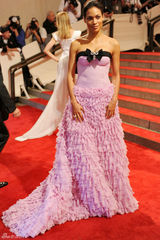 高清组图：纽约大都会庆典 罗莎里奥-唐森低胸性感