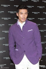 组图：林志玲长裙亮相否认整容 胡兵做电影监制