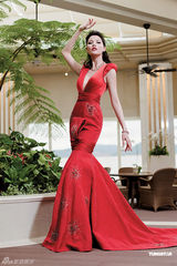 高清图：莫万丹演绎高级婚纱 珍珠钻饰夺目艳丽 