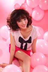 组图：性感小野猫叶倩云圣诞写真 上演甜蜜诱惑