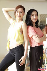 毛舜筠胡定欣拍摄广告秀身材