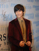 组图：那些颠覆视觉妖气横行的男明星