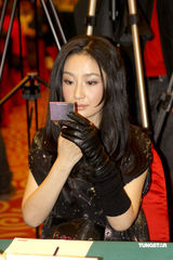 幻灯图：王学兵携爱妻合作 互赠礼物期待“虎宝宝”