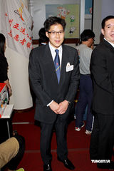 幻灯图：霍启刚张敬轩方力申做亚运会志愿者