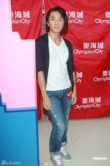 组图：郑伊健放言不生小孩 好友林颖娴出书