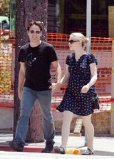 组图：《真爱如血》主演安娜与斯蒂芬恩爱逛街