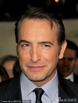 组图：安妮斯顿助阵导演工会奖 黑裙携男友秀恩爱