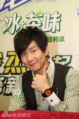 高清图：林俊杰助阵绝对唱响 现场发通行证