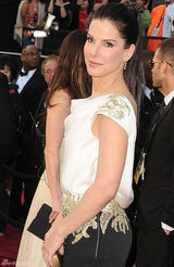 高清组图：奥斯卡红毯桑德拉-布洛克礼服尽展芳华