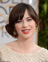 组图：佐伊红毯组图 纱裙头花小清新本色