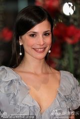 《除了我们还有谁》首映 女星Lena与两男星勾肩搭背