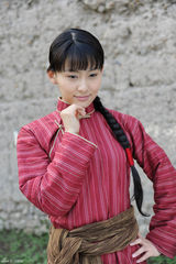 组图：《神枪》将播 贾青英勇救人