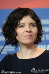 《孤儿》发布会全女子兵阵容 导演马里-库特泽微笑