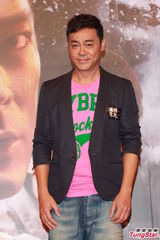 组图：《逃出生天3D>》首映 青云古仔有默契