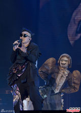 组图：陈奕迅台北开唱 甜蜜称快乐泉源是太太