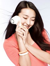 组图：刘延锡SISTAR宝拉代言秀清新嫩白肌肤