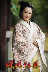 组图：《凤凰牡丹》双十一曝幸福情侣款温情剧照