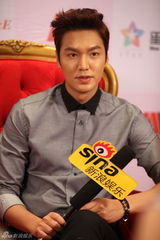 组图：对话李敏镐赞金宇彬 被叫男神有负担