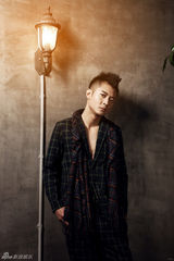 组图：张丹峰写真演绎英伦贵族时尚