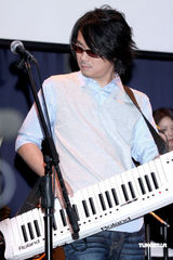 幻灯图：F.I.R演唱会 阿沁和飞被要求玩求婚秀