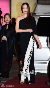 组图：李钟硕等出席时尚派对 宋茜低胸CL露腰