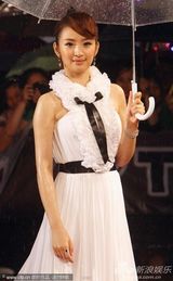 高清组图：金曲奖红毯星光熠熠 那英躲雨不顾形象