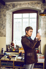 组图：明道冬日暖男写真散发文艺魅力