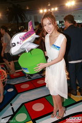 组图：张智霖亮相《冲2》庆功会 吴卓羲显老相