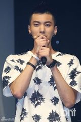 组图：韩团HISTORY举行首张迷你专辑Showcase