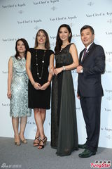 组图：周汶锜黑蕾丝洋装气质出众 力拼双子