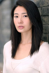 高清图：吕夏白衣忧郁动情 《生命》播后人气再升