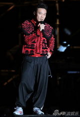 组图：陈奕迅北京开唱 王菲现身合唱《因为爱情》